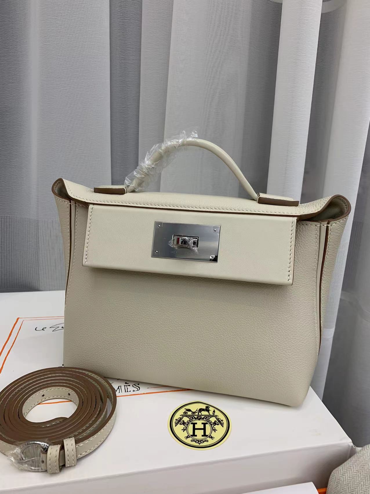 Hermes Kelly Mini 2424 21cm Handbag in Cream White Clemence Leather